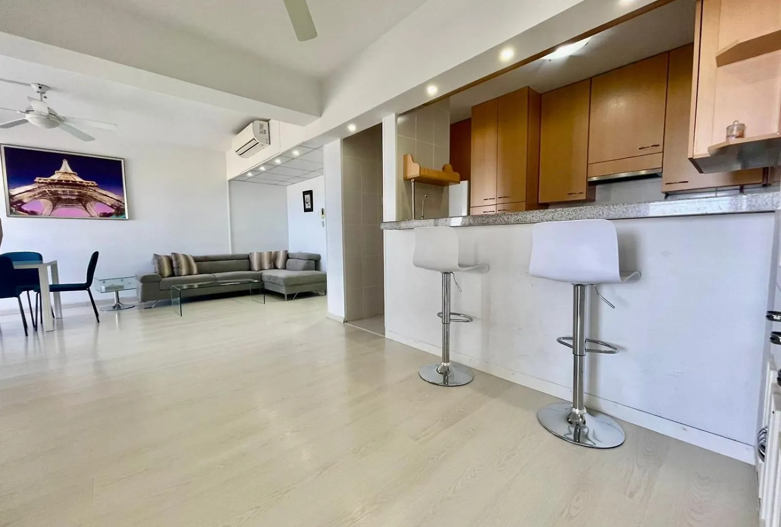 Daire Sea View Suite In Makenzy Larnaca Kıbrıs