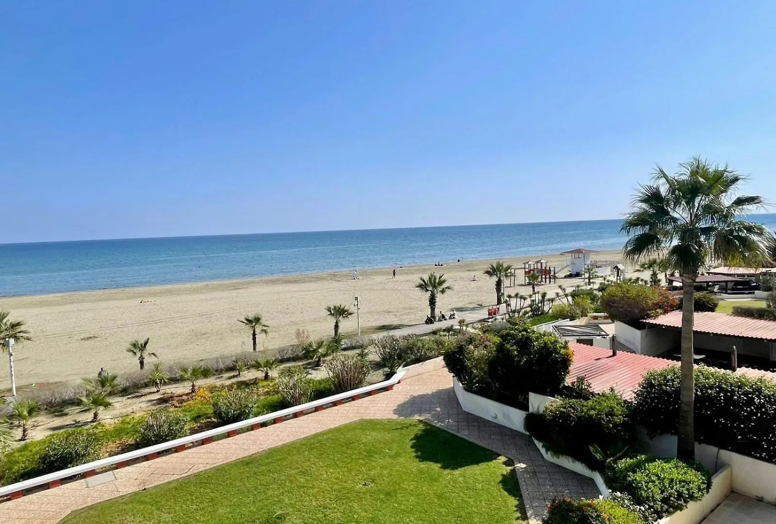Sea View Suite In Makenzy Larnaca Daire