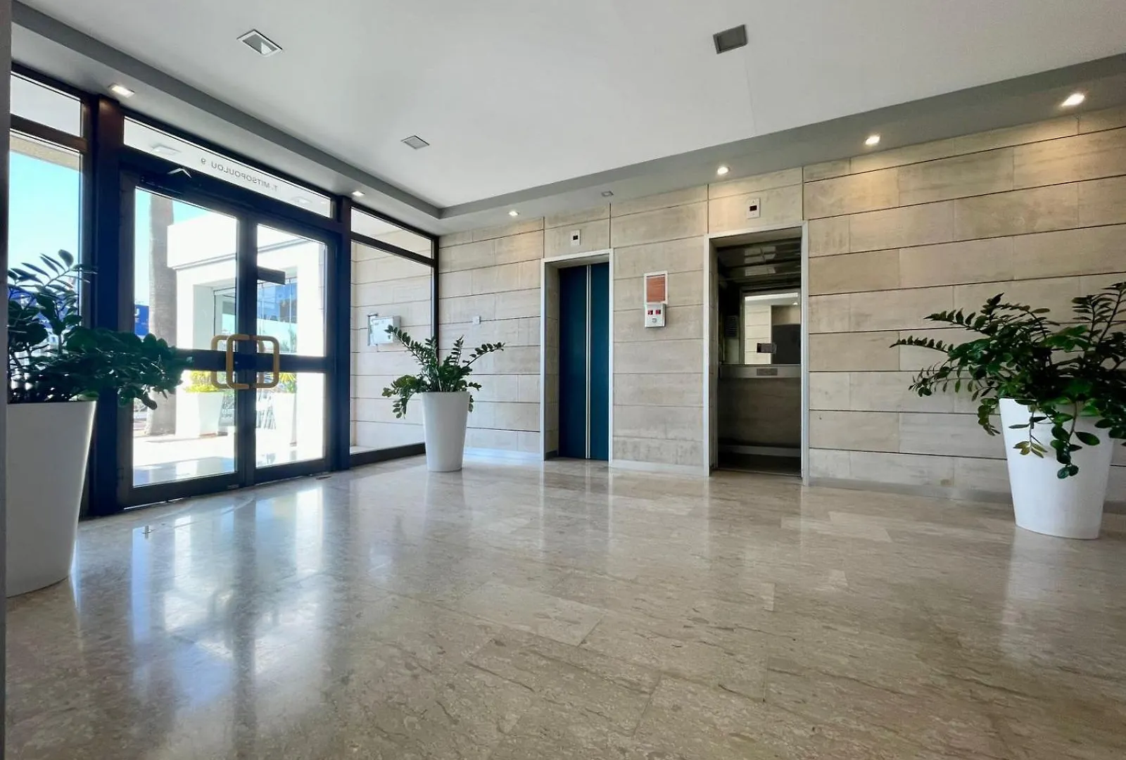 Daire Sea View Suite In Makenzy Larnaca